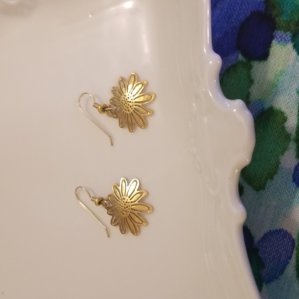 3️⃣ for 2️⃣5️⃣ Gold sunflower earrings